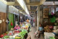 Pedagang di Pasar Sayur Kabupaten Magetan. 