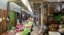 Pedagang di Pasar Sayur Kabupaten Magetan. 