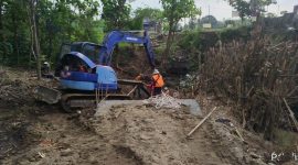 Dinas PUPR merehab Jembatan Kedung Lumbu, Desa Pakah, Kecamatan Mantingan. 