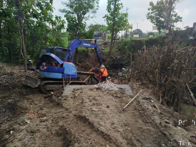 Dinas PUPR merehab Jembatan Kedung Lumbu, Desa Pakah, Kecamatan Mantingan. 