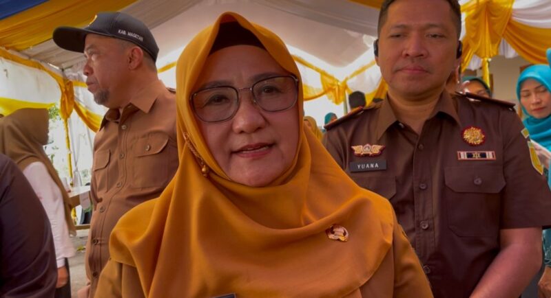 Bupati Magetan Nanik Sumantri
