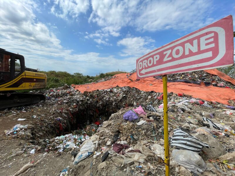 Gunung Sampah TPA Milangasri Magetan.