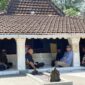Bupati Ponorogo Sugiri Sancoko bersama Kadin Perkim dan Cipta Karya Provinsi Jawa Timur I Nyoman Gunadi Diarea Komplek Makem Betoro Katong Ponorogo. (Redaksi).   