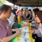 Warga Membeli Beras Murah Di Halaman Mapolres Ponorogo.