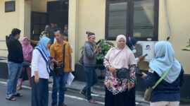 Puluhan Nasabah KSP MSI Magetan di Mapolres Magetan. 