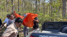 Proses Evakuasi jenasah perempuan di Hutan Sampung Ponorogo.