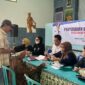 Warga Kecamatan Tegalombo menerima BLT DBHCHT 2025