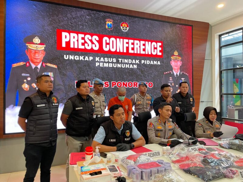 Tersangka Hartono Di Mapolres Ponorogo.