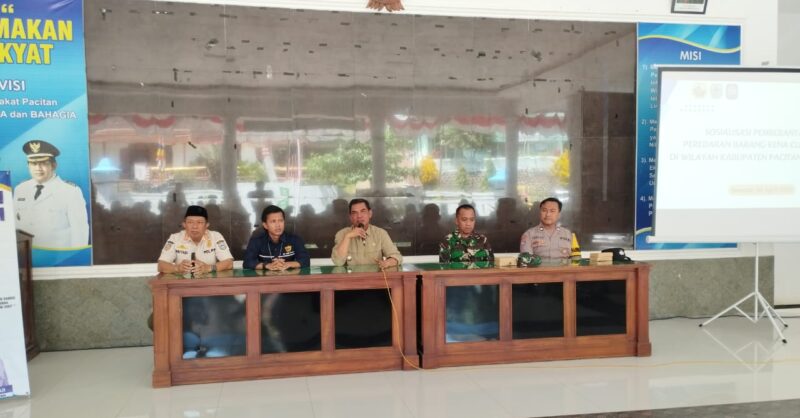 Camat Bandar, Wuriyanto saat sosialisasi peredaran rokok ilegal