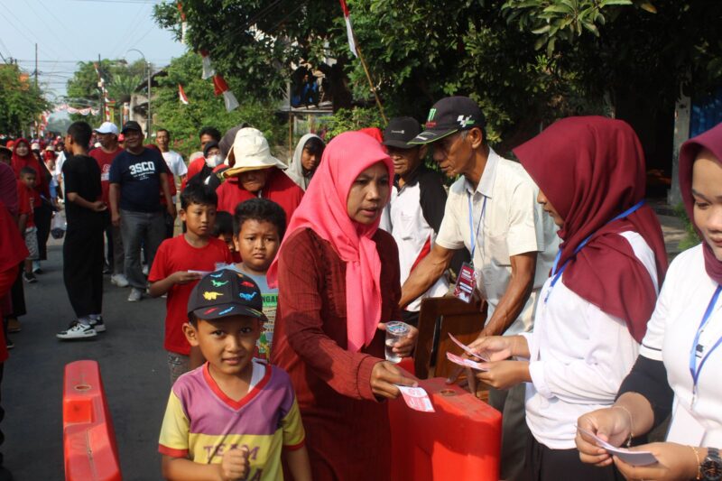 Pengumpulan Kupon Peserta Jalan Santai Warga Desa Gulun Maospati.