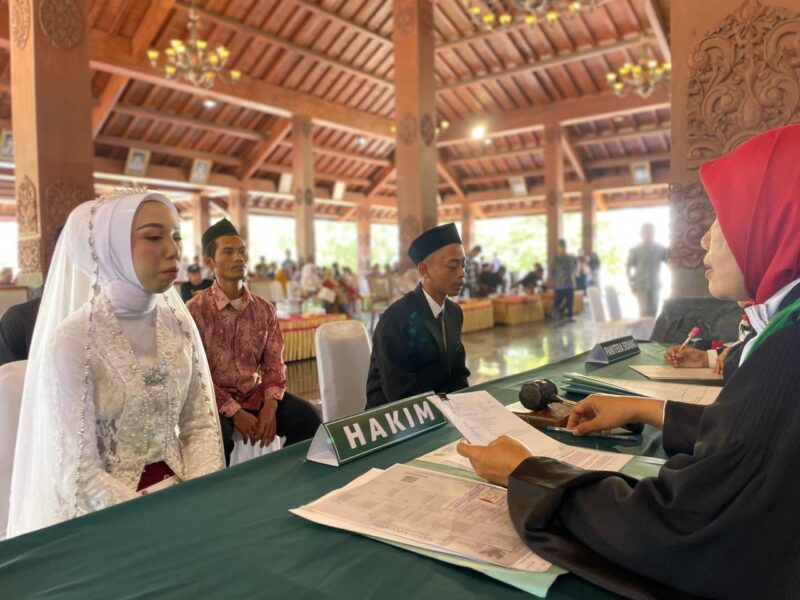 Salah Satu Pasangan Di Ponorogo menjalani Sidang Isbat Nikah. ( JKN/JATIMNESIA).