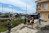 Petugas Dinas PUPR Magetan adakan pengukuran lahan aset bekas bangunan Rumah Makan.