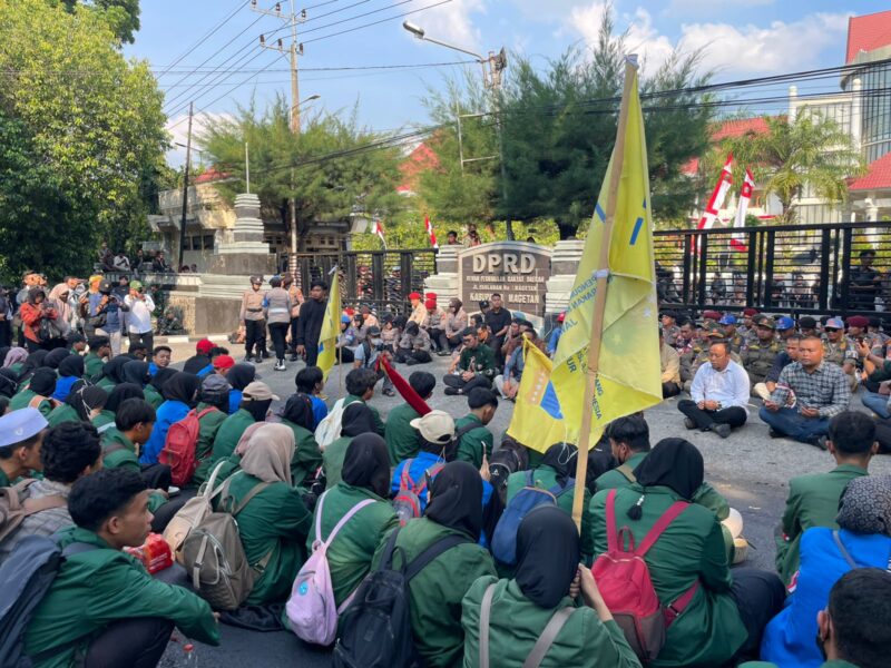 Aksi Demo di Kantor DPRD Magetan.