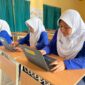 Siswi Salah satu SMP di Magetan Gunakan Chromebook. 