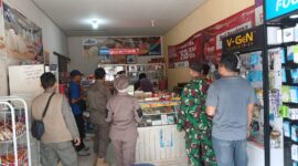 Tim gabungan saat operasi rokok ilegal di pasar wilayah kecamatan Nawangan