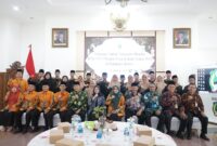 Bupati Magetan Nanik Sumantri bersamai Kafilah MTQ yang akan berlaga di Jember.