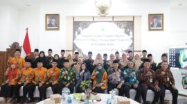 Bupati Magetan Nanik Sumantri bersamai Kafilah MTQ yang akan berlaga di Jember.