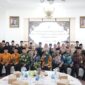 Bupati Magetan Nanik Sumantri bersamai Kafilah MTQ yang akan berlaga di Jember.