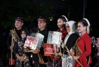 Bupati Magetan Nanik Sumantri bersama finalis Bagus Dyah 2025 Magetan.