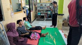 Sejumlah Pelajar Mendapatkan Perawatan  Medis. 