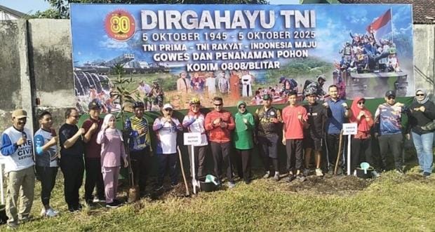 Bupati Blitar hadiri acara tanam pohon dalam rangka HUT TNI ke-80 tahun 2025
