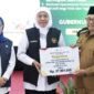 Bupati Blitar saat dampingi Gubernur Jatim dalam giat sapa Bansos di Pendopo RHN