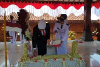 Khofifah Indar Parawansa Ziarahi Makam Gubernur Soerjo Di Magetan.