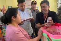 Tim gabungan saat pemeriksaan peredaran rokok ilegal.