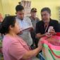 Tim gabungan saat pemeriksaan peredaran rokok ilegal.
