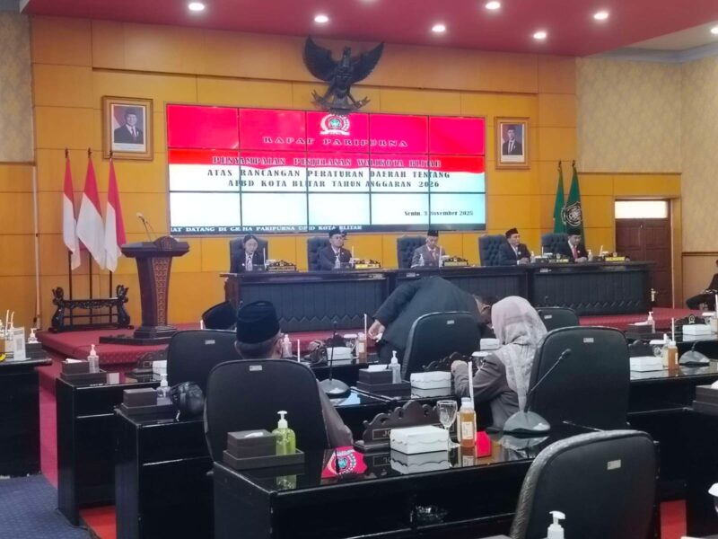 Paripurna DPRD kota Blitar Bahas Raperda APBD 2026.