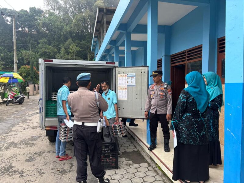 Distribusi MBG di SDN Gonggang, Poncol, Magetan. 