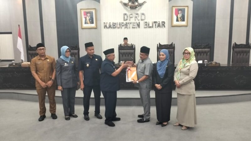Paripurna DPRD Blitar Penjelasan Bupati Atas Nota Keuangan.