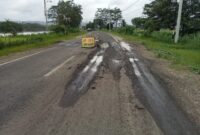 Kondisi jalan ke kawasan wisata mangrove park dan Lanal Pacitan rusak