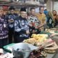 Bersama instansi terkait Bupati turun ke pasar pantau harga bahan pokok