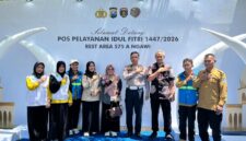 Petugas Dinkes Ngawi saat kunjungi pos Pelayanan Kesehatan di Rest Area 575 A