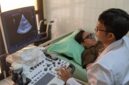 Pemeriksaan Jantung Menggunakan Alat Kesehatan ECHO.