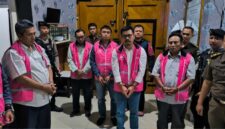 Ketua DPRD Magetan Suratno bersama 5 Tersangka di Rutan Kelas IIB Magetan. (Ist)