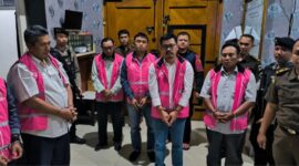 Ketua DPRD Magetan Suratno bersama 5 Tersangka di Rutan Kelas IIB Magetan. (Ist)