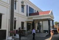 Kepala Dinas PUPR Muhtar Wahid di Kejari Magetan.