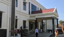 Kepala Dinas PUPR Muhtar Wahid di Kejari Magetan.