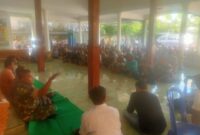 Warga Geruduk Kantor Balai Desa.