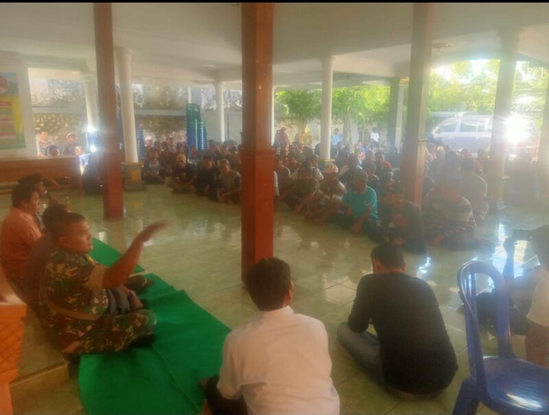 Warga Geruduk Kantor Balai Desa. 