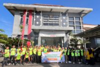 Petugas saat Lakukan pemeriksaan Di Kantor OPD.