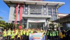 Petugas saat Lakukan pemeriksaan Di Kantor OPD.