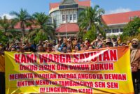 Protes Warga Tolak Tambang Galian C