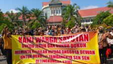 Protes Warga Tolak Tambang Galian C
