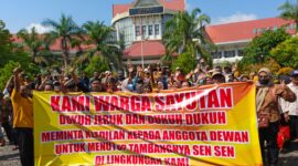 Protes Warga Tolak Tambang Galian C