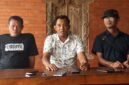 Perwakilan Perusahaan Tambang Memberikan Keterangan Kepada Wartawan.
