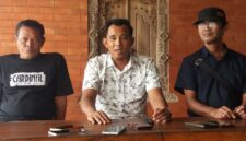 Perwakilan Perusahaan Tambang Memberikan Keterangan Kepada Wartawan.
