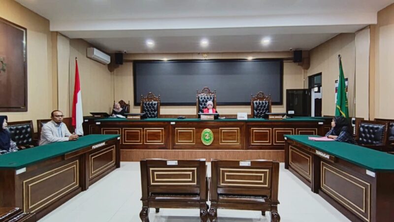 Sidang Gugatan Tabungan Lebaran Desa Soco di PN Magetan. 
     
